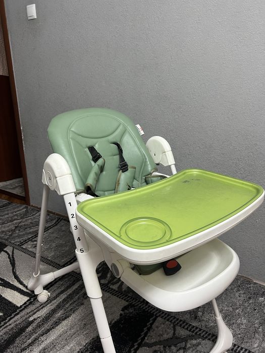 Детский стул , для кормления, три положения , сидя , полусидя, и лежа
