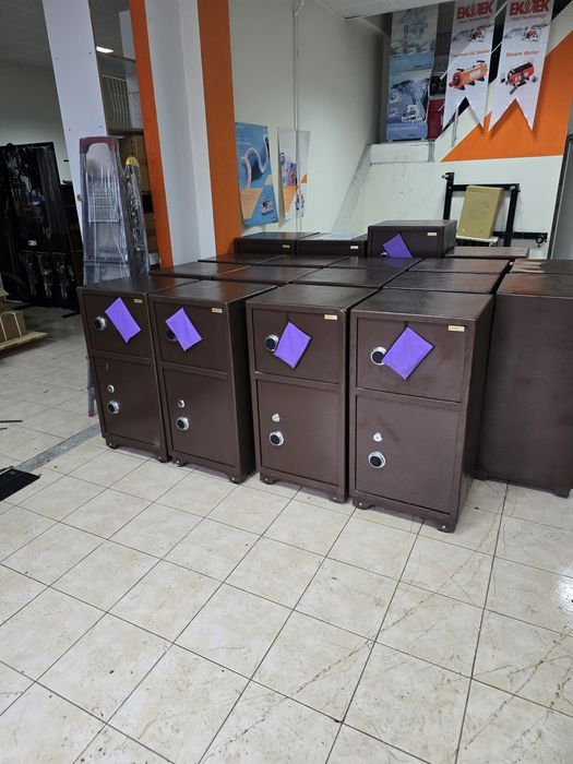 Seif metalic cu cheie