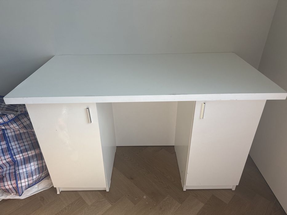 продам белый шкаф