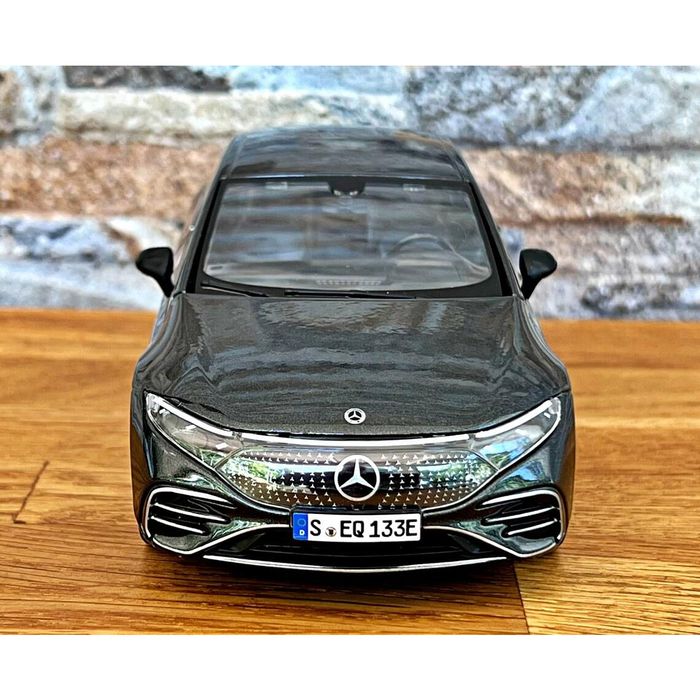 Мaisto sp edition кола mercedes-benz eqs 2022 1:24 синя и сива