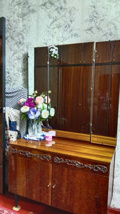Сервант и трюмо даром самовывоз