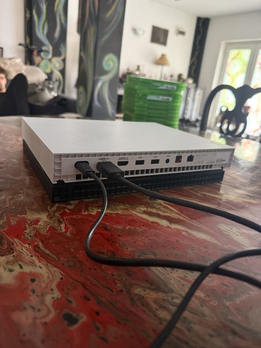 Vand Xbox one x 1TB