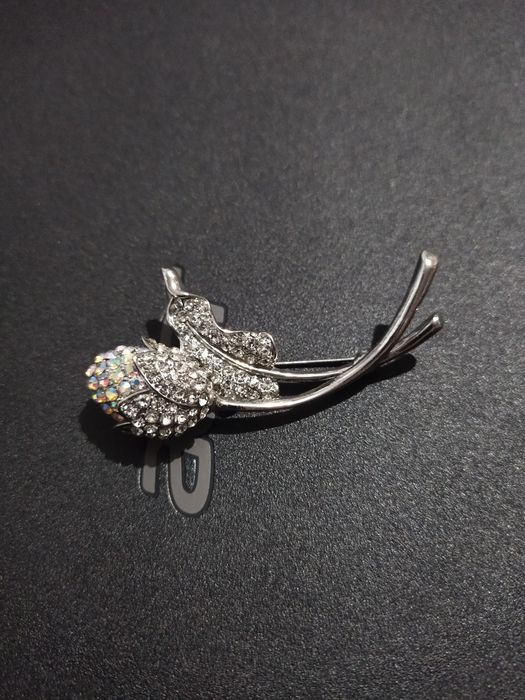 Брошь, состав ювелирный сплав