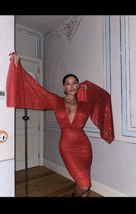 Червена рокля с пайети