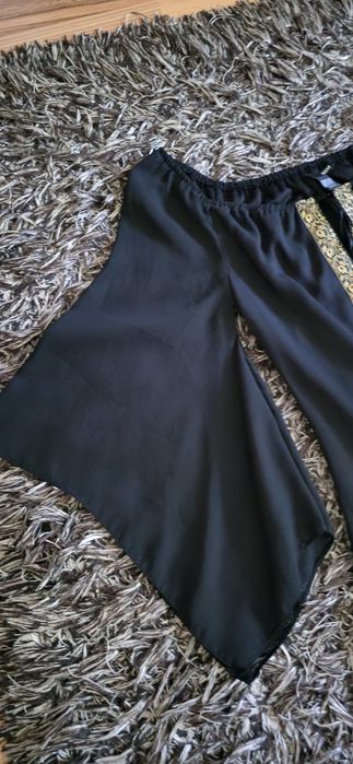 Rochie neagra cu maneci evazate