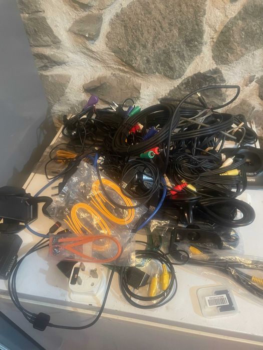 лот кабели за компютри.,зарядни...