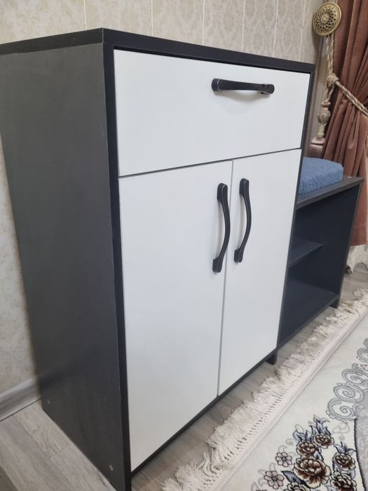 Продаётся Обувница новая.