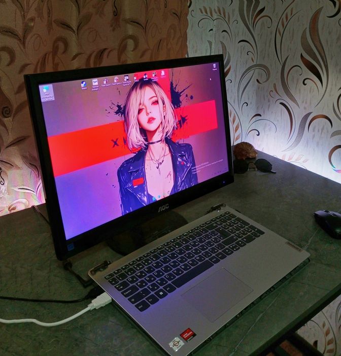 Монитор в отличном состояние. Комплект.