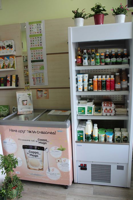 Хладилна витрина с щора