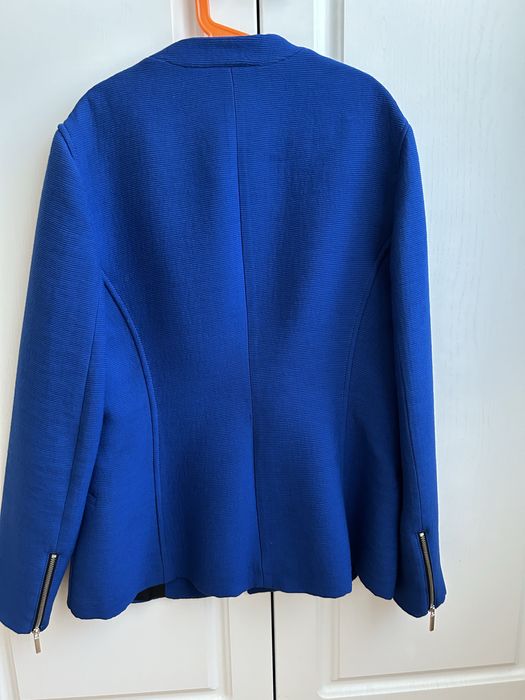 Vand sacou cambrat marca Zara