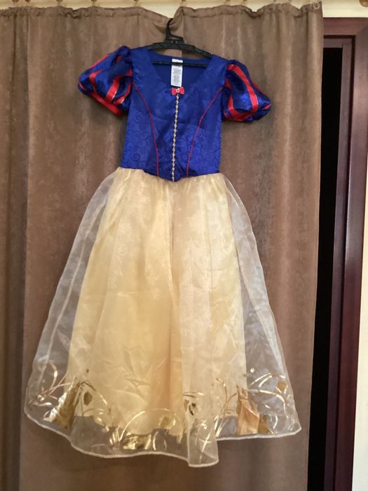 Приказна оригинална рокля Снежанка с наметало от Disney Париж 11-12 г