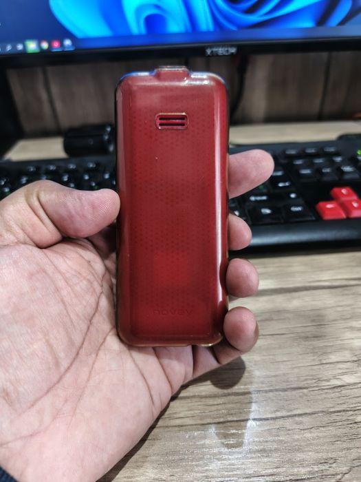 Novey кнопачный тел