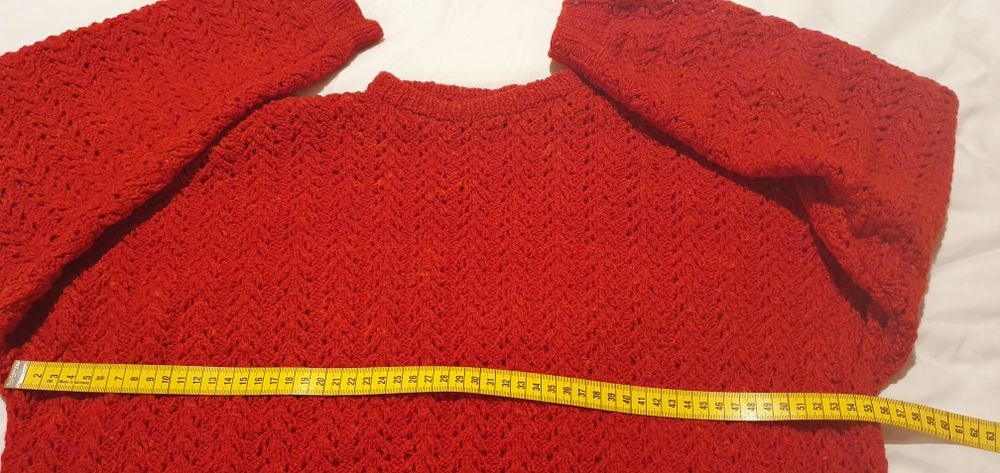 Pulover lana lucrat manual S-M foarte bun rosu