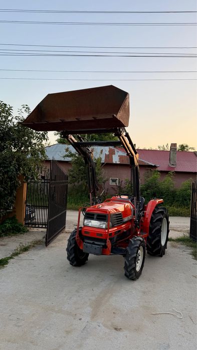 Kubota GL 320 | tractor japonez 4x4 | incarcator frontal original cu cupa