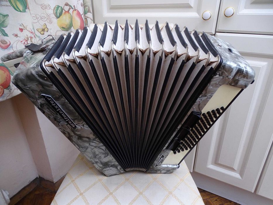 Акордеон Велтмайстер Стела 60 баса