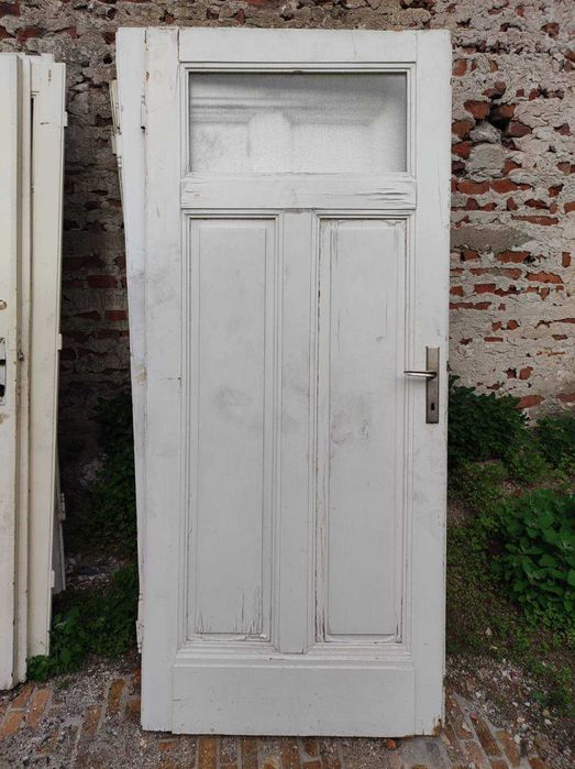 Дървени врати                               .