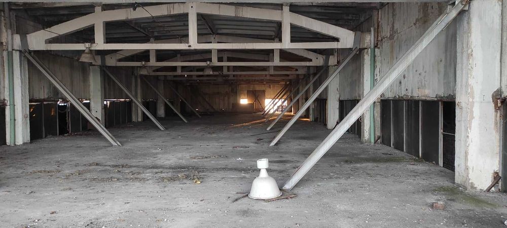 Продава се Промишлена сграда в Чирпан - 5000 кв.м за 100 €/кв.м - Снимка #5