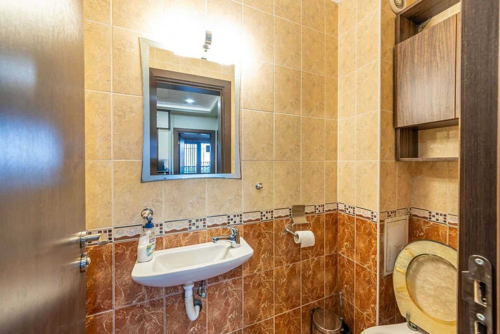 Дава се под наем Тристаен апартамент в Варна, Бриз - 130 кв.м за 897.6 € - Снимка #5