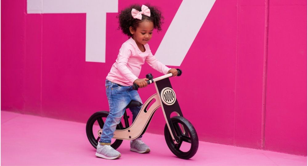 Bicicleta din lemn fara pedale Kinderkraft