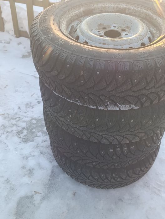Продам комплект резины. зима R13