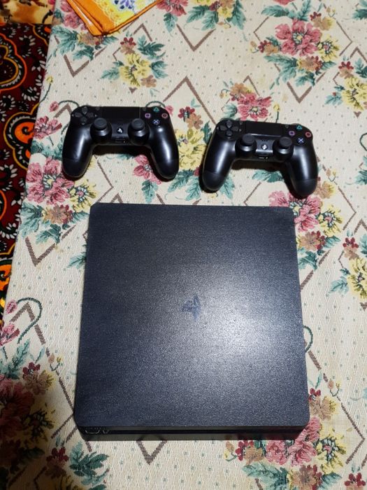 Play station 4 slim  512GB