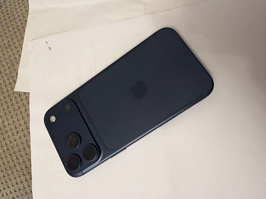 iPhone 17 Pro Max 256GB Deep Blue - Като НОВ, 100% Батерия, Гаранция Yettel Фактура