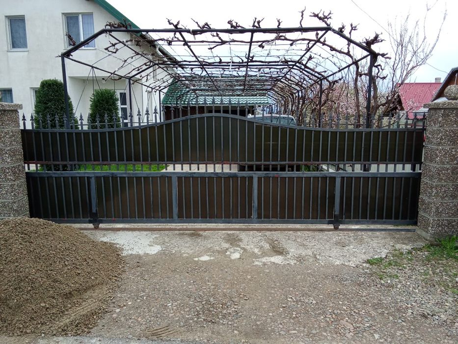 Plase de gard din țeavă