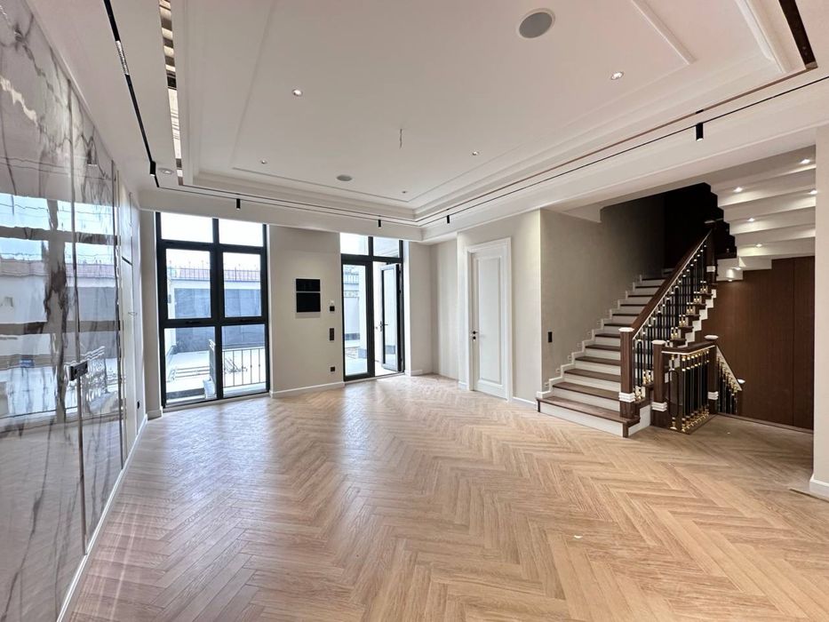 3 қаватли енги 2,5 сотокли евро ховли сотилади