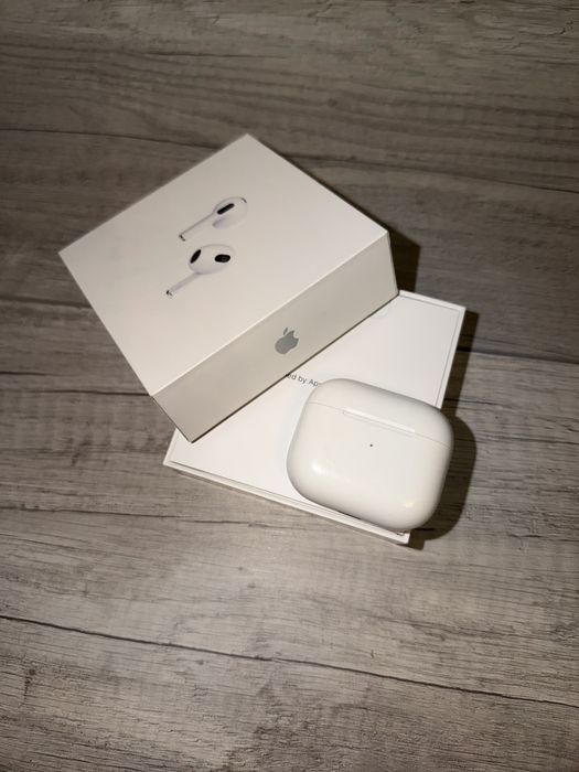 AirPods 3 поколения