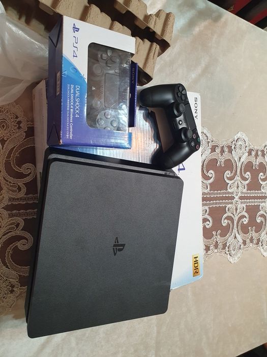 Playstation 4 + orginal djostik