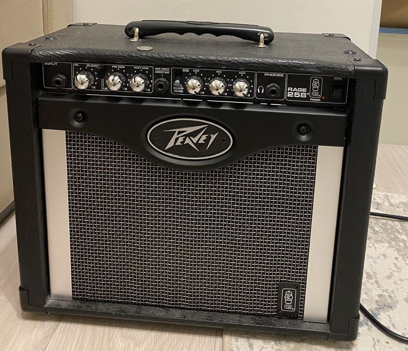 Гитарный комбик Peavey Rage 258