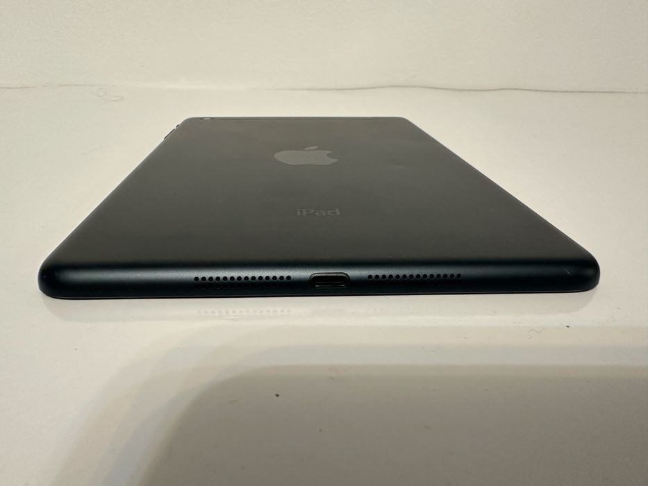 iPad Air cu Sim 16Gb Perfect functionala, Sticla Sparta