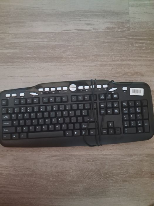 Vand tastaturi Gaming , mouse Wireless si Casti gaming în stare buna