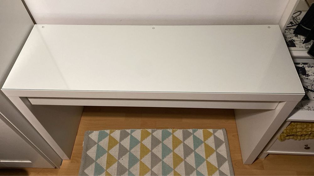 Masuta Ikea MALM
