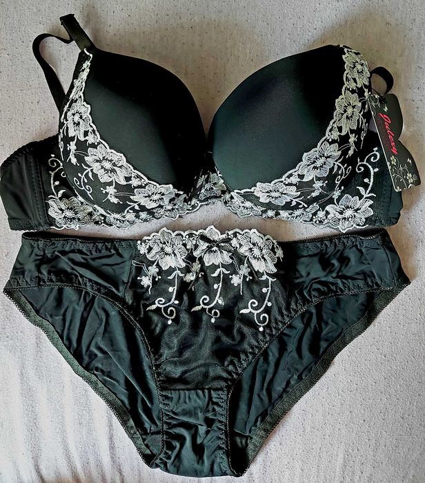 Комплект дамско бельо- сутиен с бикини