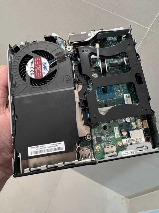 Sistem desktop compact Lenovo All-in-One TIO27, ThinkCentre M720Q cu monitor de 27 inch, ca și nou