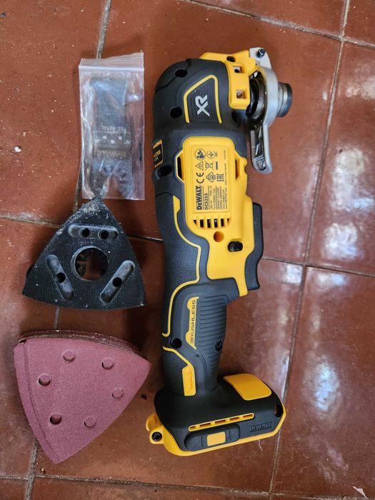 Акумулаторен мултифункционален инструмент без батерия и зарядно DeWALT DCS355