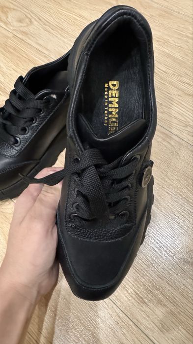 Продам кроссовки размер 37