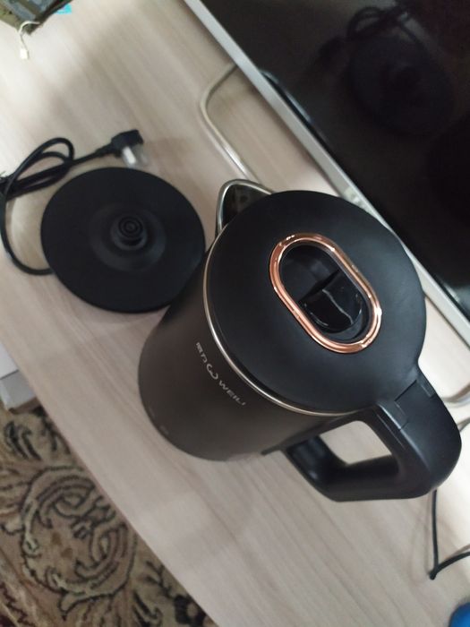 Продам электрочайник.