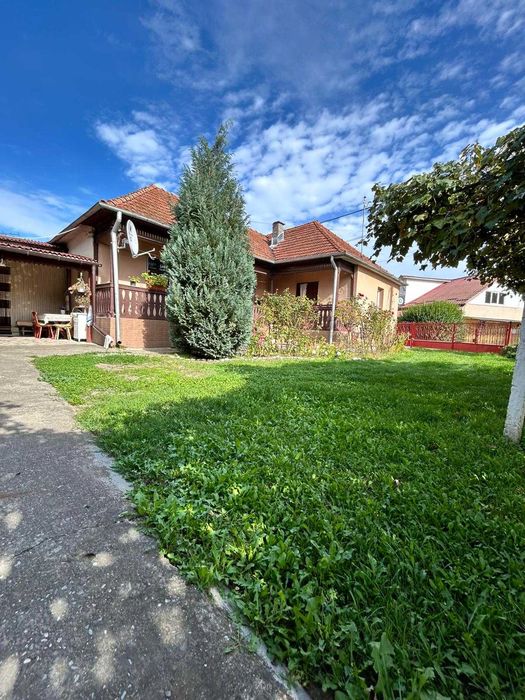 Casa cu curte si gradina, 1100 m2, pozitie centrala, Ciceu Giurgesti
