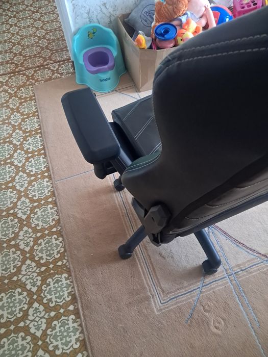 Продам стулья компьютерные в офис