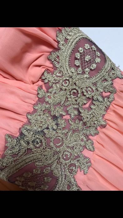 Rochie lungă, elegantă, de culoarea roz pal