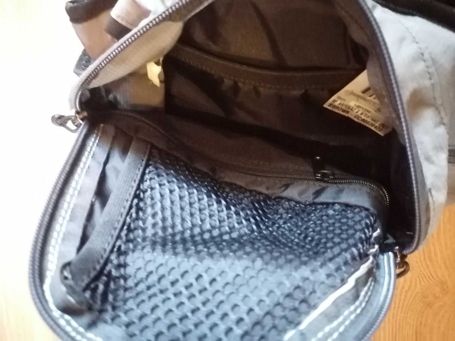 borseta trekking quechua, multiple buzunare