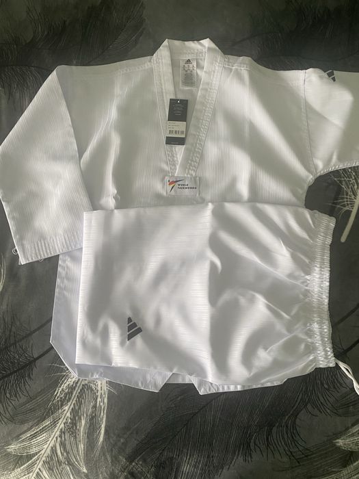 Dobok , taekondo WT