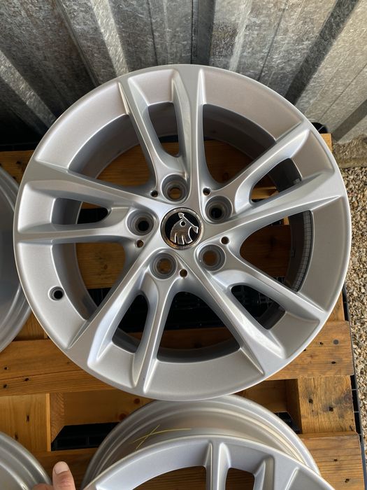 16 цола 5 х 112 мм Мерцедес , Фолксваген , Ауди , Шкода