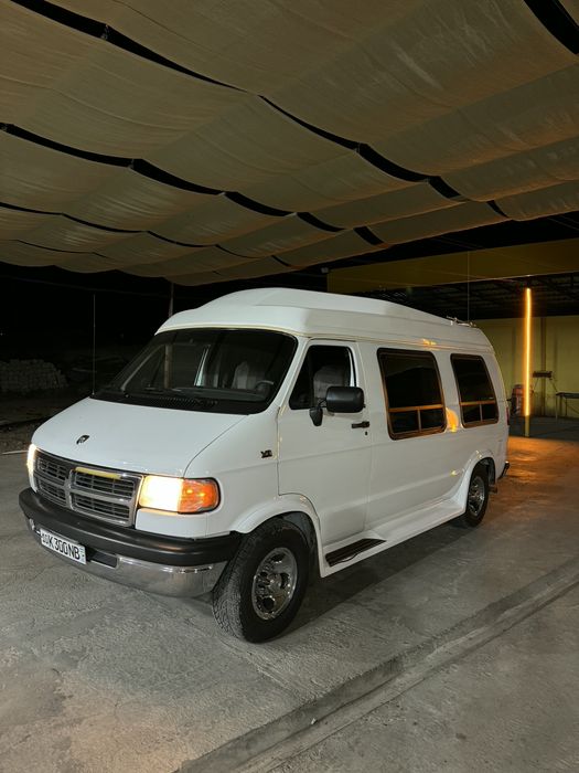 Dodge RAM minivan 2500