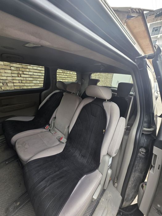 Kia Karnival 8 mestali