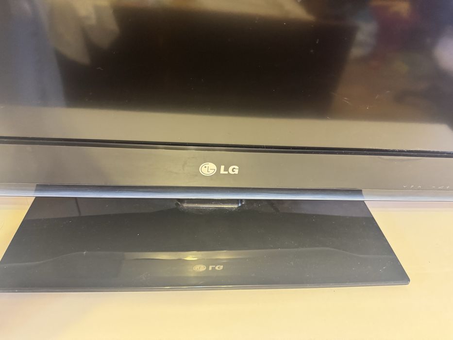 Продам телевизор LG (не Смарт)