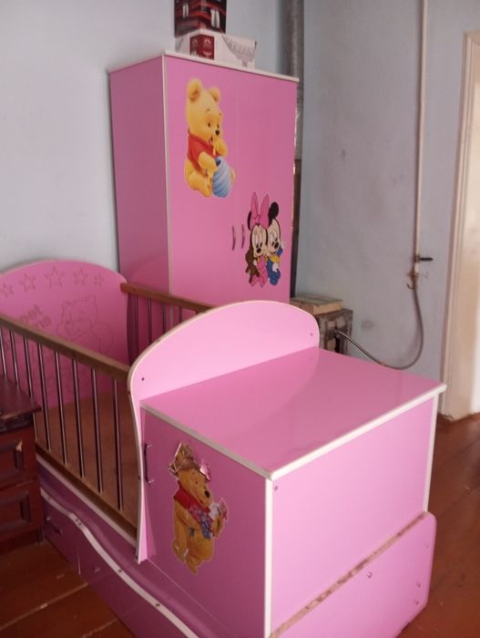 Болалар учун кроватка ва шкаф