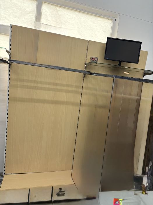 Продам срочно оборудование для торговой точки, плкупали а ДИА